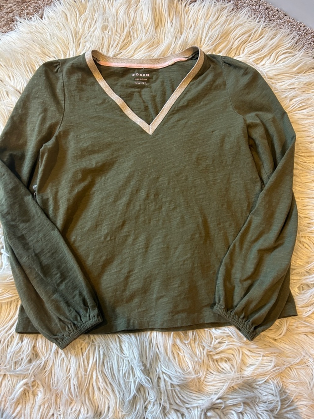 Boden womens sz 6 Olive V-Neck Long Sleeve Top with Gold shimmer Contrast Trim